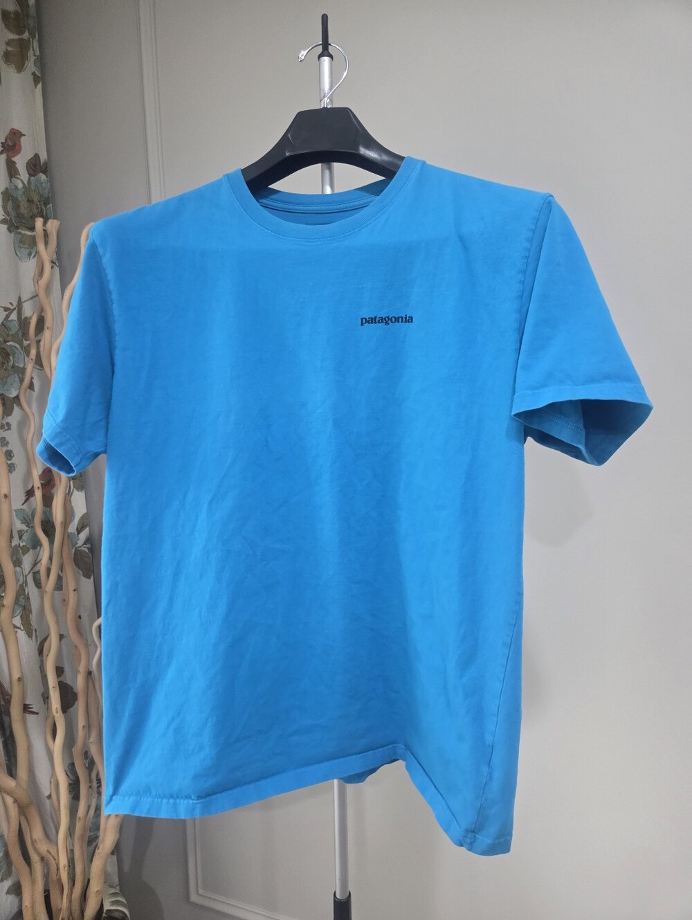 Patagonia Short Sleeve Crew T-Shirt in Bright Turquoise Sz.XL